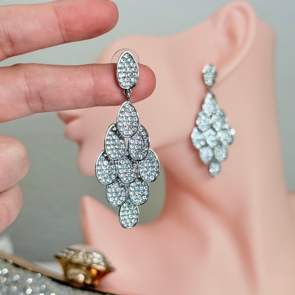 ⚜️ Elegant Silver Drop Earrings - Picture 3 of 8